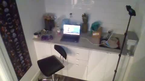 Ellie online show from October 2025 09:02:02 PM