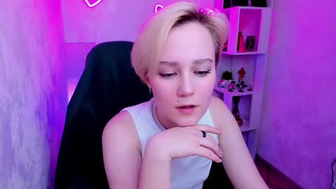 Ellie online show from December 2025 08:23:01 AM