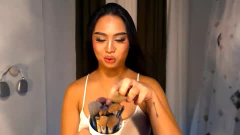 ellie online show from November 2025 05:12:02 PM