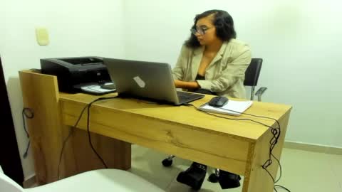 Snapshot of elliee_wlisson chatting on May 2026 04:08:01 AM elliee_wlisson online show from May 2026 04:08:01 AM