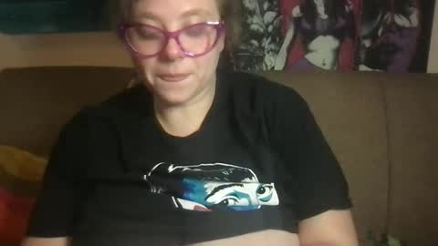 Ellie Louise online show from December 2025 09:34:02 PM