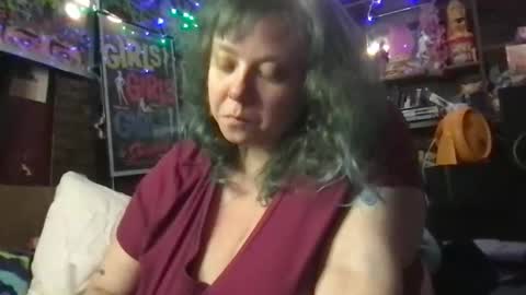 Snapshot of ellielouise11 chatting on January 2026 06:55:02 PM Ellie Louise online show from January 2026 06:55:02 PM