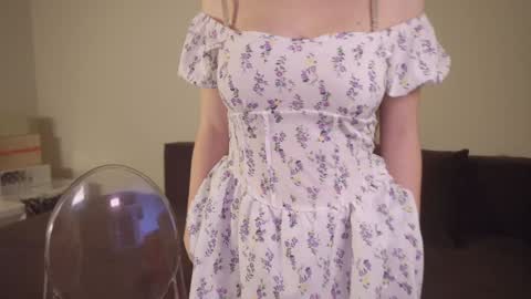 Snapshot of elliephant_ chatting on December 2024 03:00:02 PM just Emily online show from December 2024 03:00:02 PM