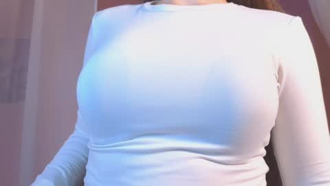 Snapshot of elliephant_ chatting on January 2025 06:23:02 PM just Emily online show from January 2025 06:23:02 PM