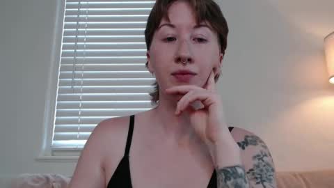 Snapshot of ellierowyn chatting on October 2025 08:51:01 PM Ellie Rowyn online show from October 2025 08:51:01 PM