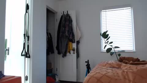 Snapshot of ellierowyn chatting on December 2025 06:58:02 PM Ellie Rowyn online show from December 2025 06:58:02 PM