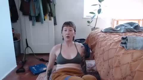 Snapshot of ellierowyn chatting on February 2026 09:49:02 PM Ellie Rowyn online show from February 2026 09:49:02 PM