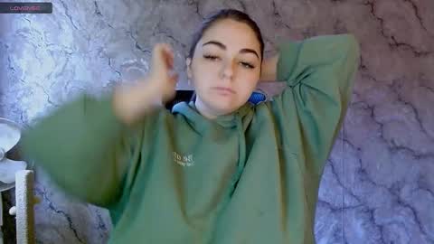 Ellie online show from September 2025 04:38:02 AM