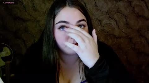 Ellie online show from September 2025 04:01:01 PM