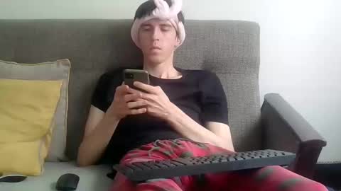 Elliot Damri online show from May 2026 01:52:01 PM