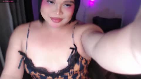 Snapshot of ellise_husson chatting on May 2026 04:30:01 AM Ellise online show from May 2026 04:30:01 AM