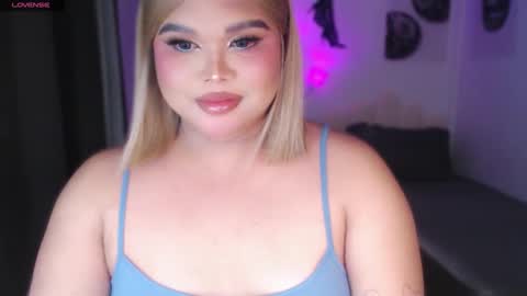 Snapshot of ellise_husson chatting on May 2026 03:42:02 PM Ellise online show from May 2026 03:42:02 PM