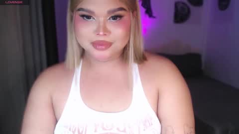Snapshot of ellise_husson chatting on May 2026 06:13:02 PM Ellise online show from May 2026 06:13:02 PM