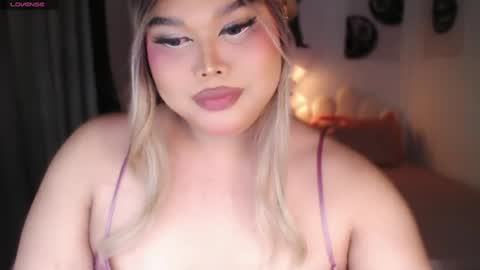 Snapshot of ellise_husson chatting on July 2026 03:27:02 PM Ellise online show from July 2026 03:27:02 PM