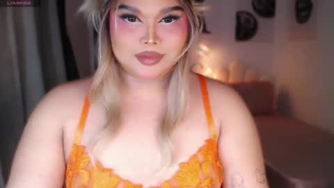 Snapshot of ellise_husson chatting on July 2026 05:05:01 PM Ellise online show from July 2026 05:05:01 PM