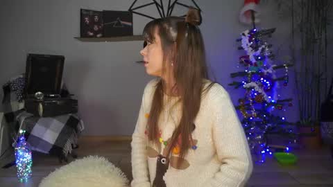 Snapshot of elly_fry chatting on December 2024 10:01:02 PM Art Place online show from December 2024 10:01:02 PM