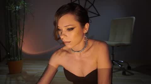 Snapshot of elly_fry chatting on February 2025 07:55:01 PM Art Place online show from February 2025 07:55:01 PM