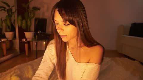 Snapshot of elly_fry chatting on October 2025 05:33:01 PM Art Place online show from October 2025 05:33:01 PM