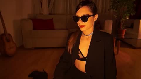 Snapshot of elly_fry chatting on November 2025 06:18:02 PM Art Place online show from November 2025 06:18:02 PM