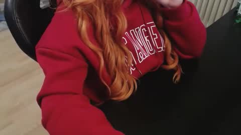 Elly online show from November 2025 10:09:02 PM