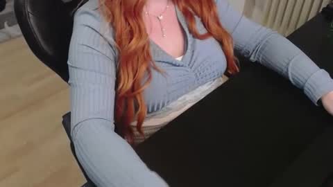 Elly online show from November 2025 07:14:01 PM