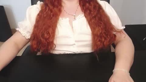 Snapshot of elly_petite chatting on April 2026 04:28:02 PM Elly online show from April 2026 04:28:02 PM