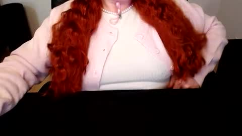 Snapshot of elly_petite chatting on May 2026 11:27:01 AM Elly online show from May 2026 11:27:01 AM