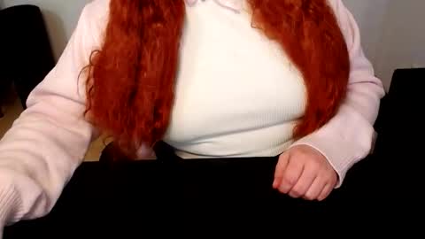 Snapshot of elly_petite chatting on May 2026 02:45:01 PM Elly online show from May 2026 02:45:01 PM