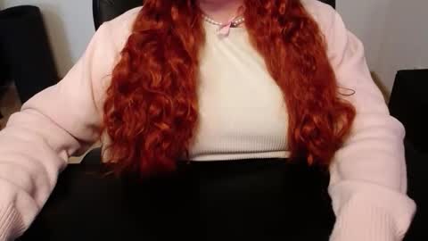 Snapshot of elly_petite chatting on May 2026 03:09:02 PM Elly online show from May 2026 03:09:02 PM