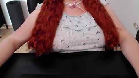 Snapshot of elly_petite chatting on May 2026 12:55:02 PM Elly online show from May 2026 12:55:02 PM
