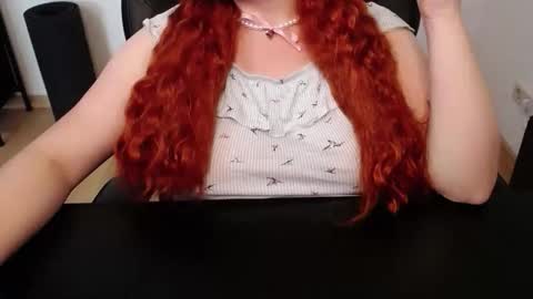 Snapshot of elly_petite chatting on May 2026 12:55:02 PM Elly online show from May 2026 12:55:02 PM