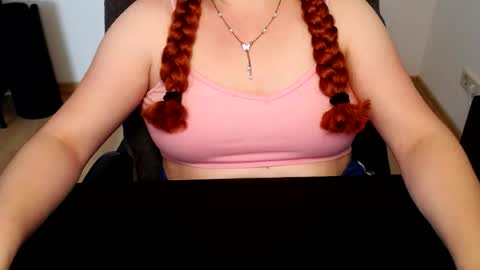 Snapshot of elly_petite chatting on June 2026 01:15:01 PM Elly online show from June 2026 01:15:01 PM