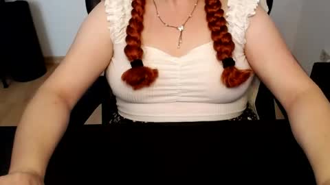 Snapshot of elly_petite chatting on June 2026 06:47:02 AM Elly online show from June 2026 06:47:02 AM