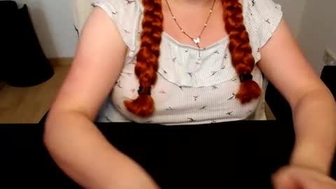 Snapshot of elly_petite chatting on July 2026 11:38:02 AM Elly online show from July 2026 11:38:02 AM