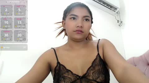 Snapshot of elly_willis chatting on December 2024 07:18:01 AM Elly online show from December 2024 07:18:01 AM