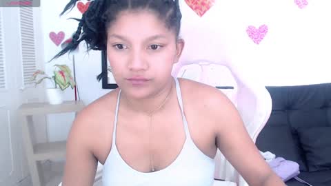Snapshot of elly_willis chatting on December 2024 06:13:01 PM Elly online show from December 2024 06:13:01 PM