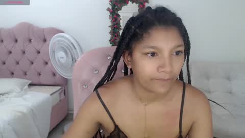 Snapshot of elly_willis chatting on January 2025 03:55:01 PM Elly online show from January 2025 03:55:01 PM