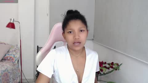 Snapshot of elly_willis chatting on February 2025 02:06:01 AM Elly online show from February 2025 02:06:01 AM