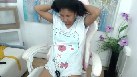 Snapshot of elly_willis chatting on February 2025 03:02:02 AM Elly online show from February 2025 03:02:02 AM