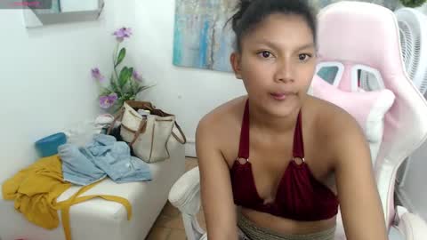 Snapshot of elly_willis chatting on February 2025 05:18:02 PM Elly online show from February 2025 05:18:02 PM