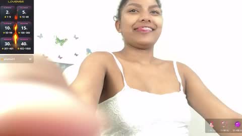 Snapshot of elly_willis chatting on February 2025 02:32:01 PM Elly online show from February 2025 02:32:01 PM