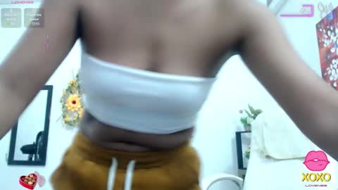 Snapshot of elly_willis chatting on October 2025 03:22:01 PM Elly online show from October 2025 03:22:01 PM