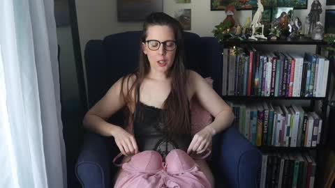 Elly Naomi online show from January 2025 04:14:02 PM