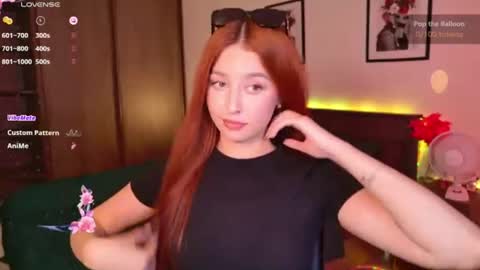 Snapshot of ellypeach chatting on June 2026 11:57:02 AM EllyPeach online show from June 2026 11:57:02 AM