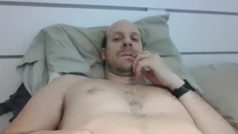 Snapshot of elmatirestrepo chatting on March 2026 11:55:01 PM Mati Restrepo online show from March 2026 11:55:01 PM