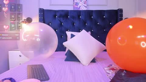 Snapshot of elodie_walker chatting on January 2025 06:03:02 PM Elodie online show from January 2025 06:03:02 PM