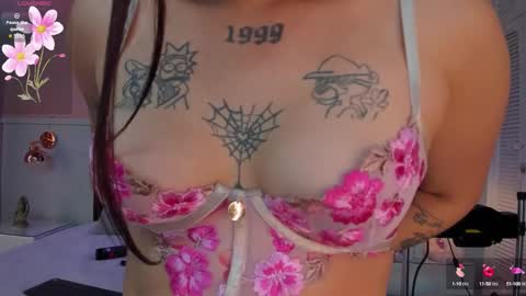 Snapshot of elodie_walker chatting on September 2025 12:07:01 PM Elodie online show from September 2025 12:07:01 PM