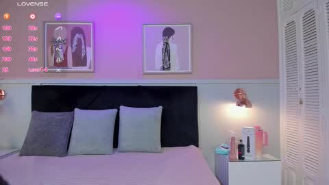 Snapshot of elodie_walker chatting on September 2025 12:43:02 PM Elodie online show from September 2025 12:43:02 PM