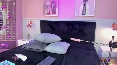 Snapshot of elodie_walker chatting on October 2025 01:35:02 PM Elodie online show from October 2025 01:35:02 PM