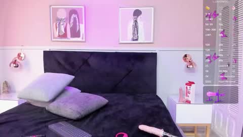 Snapshot of elodie_walker chatting on November 2025 01:09:02 PM Elodie online show from November 2025 01:09:02 PM